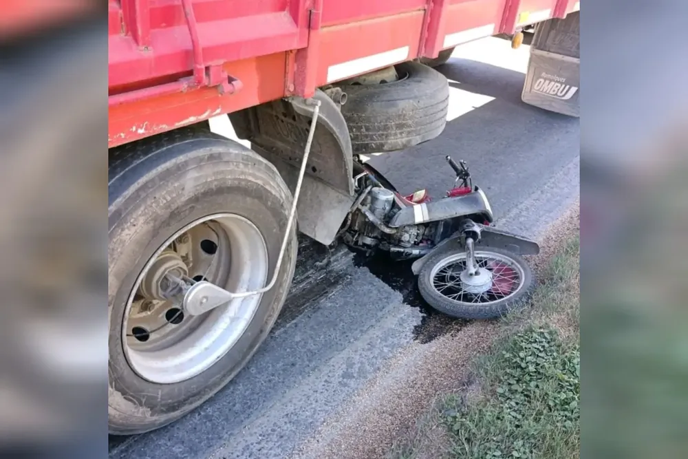 Accidente en la intersección de Avenida Hipólito Yrigoyen y Alicia Moreau de Justo