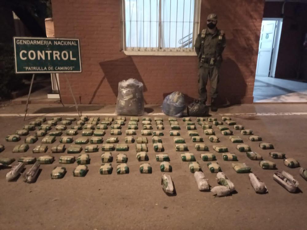 Trasladaba más de 49 kilos de hojas de coca en la cabina de un camión (2)