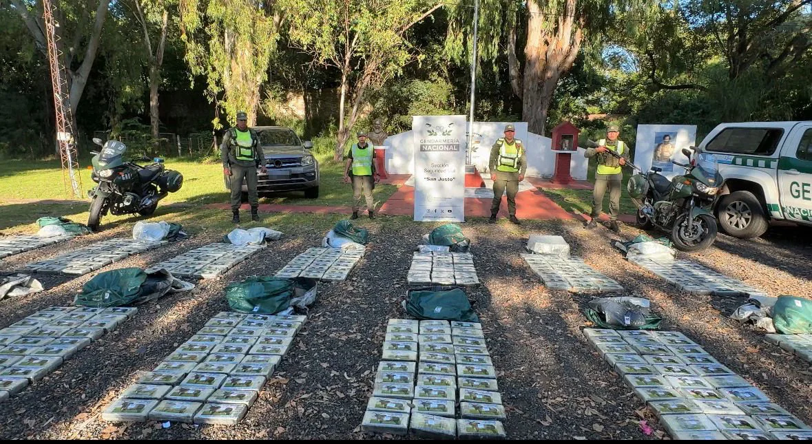 SANTA FE- COCAÍNA- CAMIONETA ABANDONADA- 05