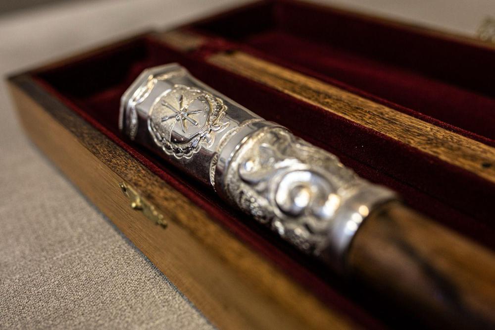 bastón de mando Pullaro