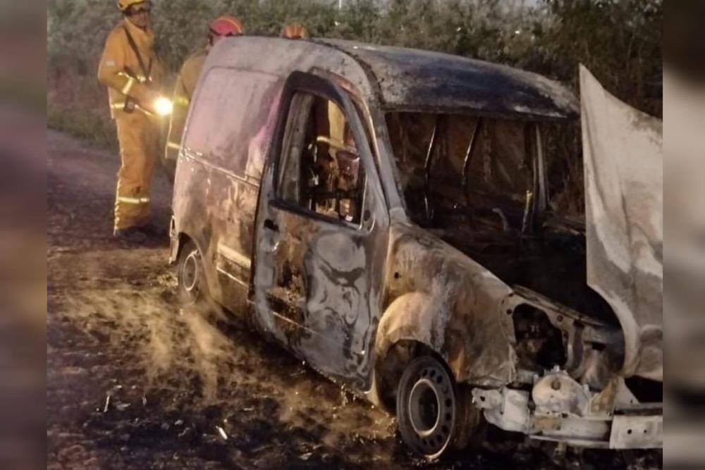 camioneta incendiada ataque a tiros Carcaraña