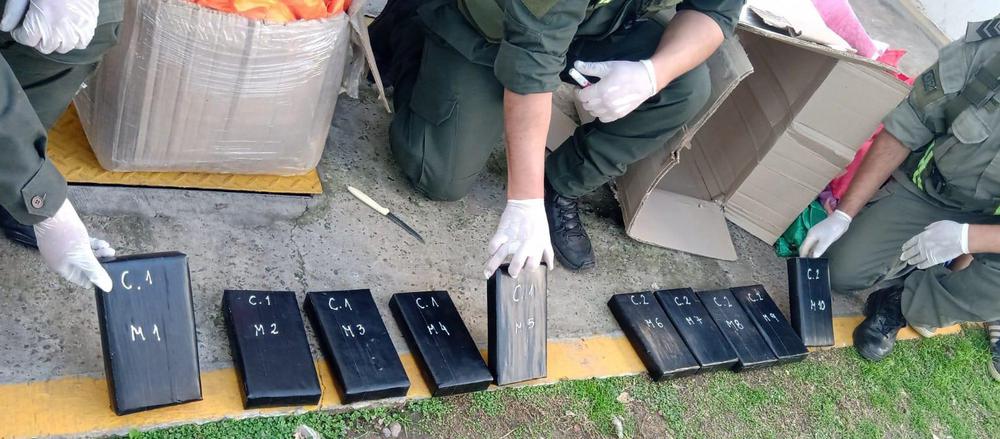 Detienen a un hombre que se presentó a retirar encomiendas con cocaína (5)