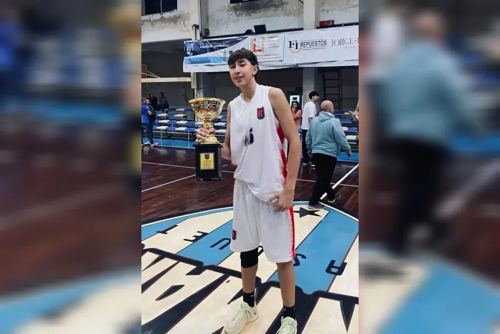 Máximo Carreras, basquetbolista de Red Star 