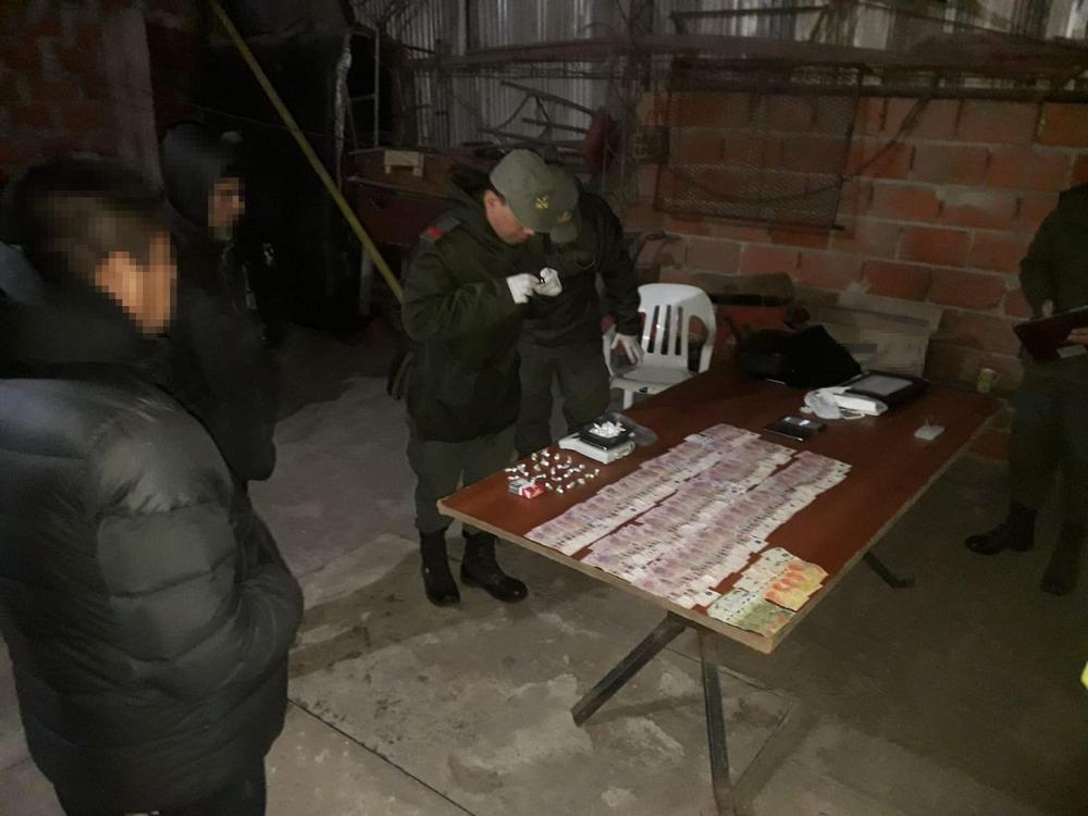 Circulaba en un automóvil con envoltorios de cocaína (1)