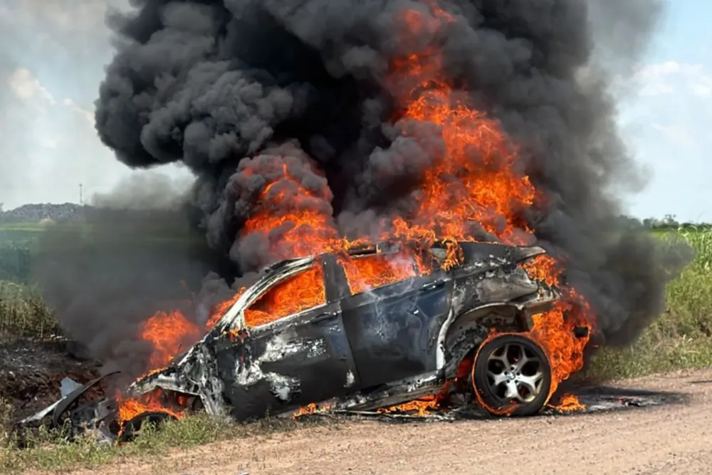 Incendio de un BMW X6 en el Puente Chileno 
