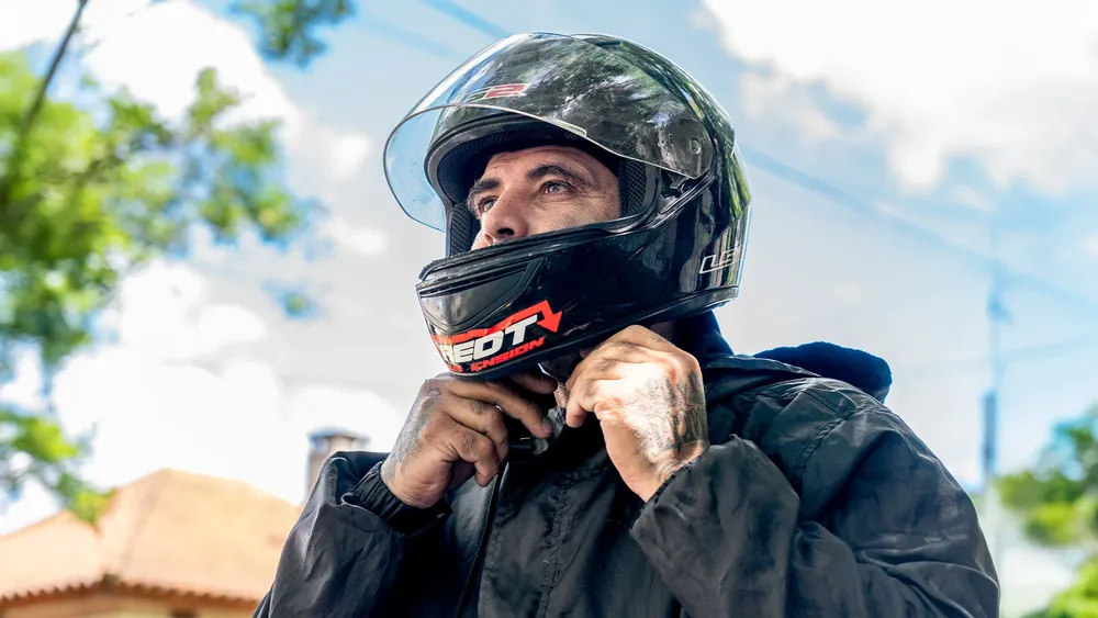 campaña para promover el uso del casco