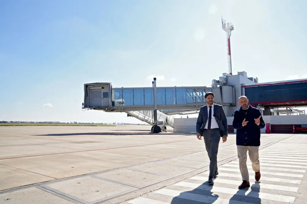 Pullaro enel Aeropuerto Internacional Islas Malvinas Pullaro enel Aeropuerto Internacional de Rosario