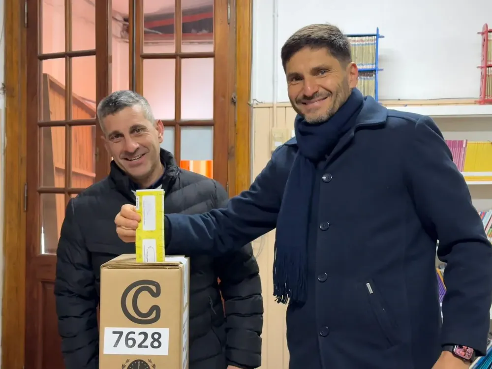 Maximiliano Pullaro ya votó en Hughes 2025