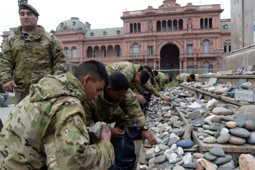 ¿retiraron las piedras del memorial victimas de covid