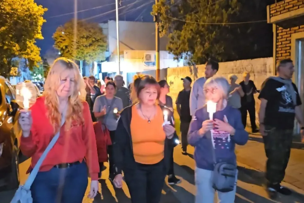Marcha de vecinos en Capitán Bermúdez Gentileza: El Ojo Informativo y Canal 2