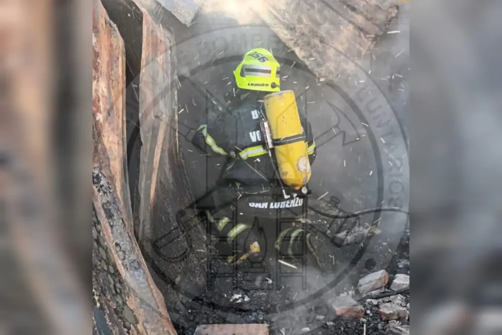 Incendio en la intersección Díaz Vélez y el arroyo