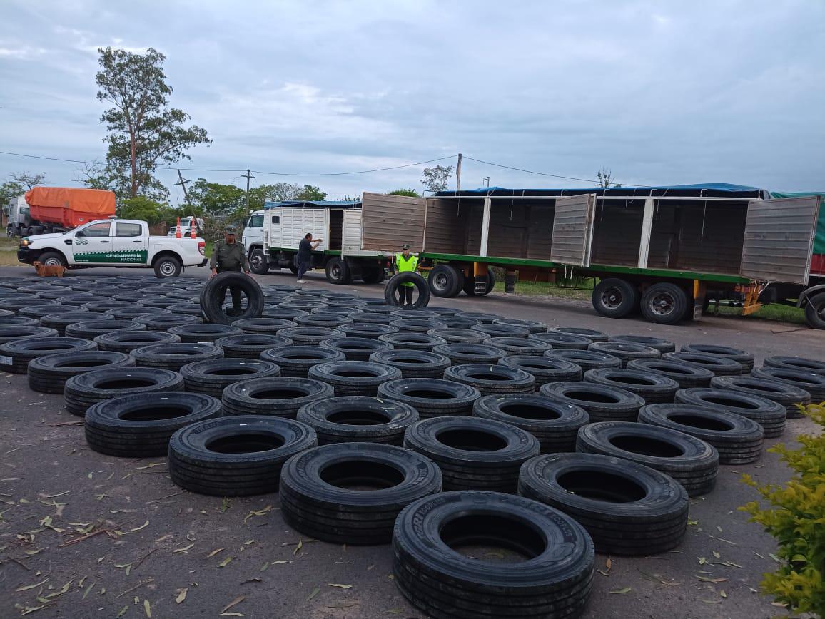 Decomisan 96 neumáticos y más de 1 millón de pesos sin aval legal   (2)