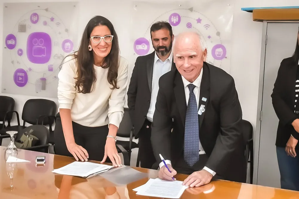 De Grandis firma UNR