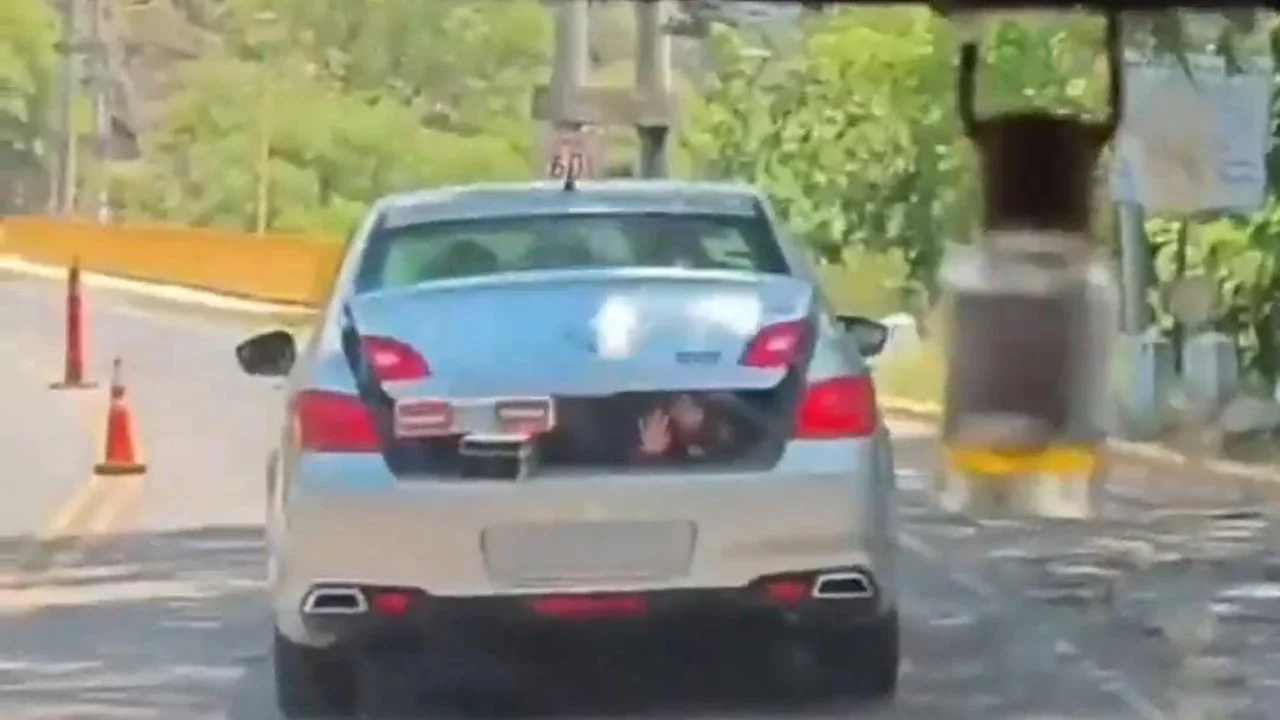 juez llevo a su hija en el baúl