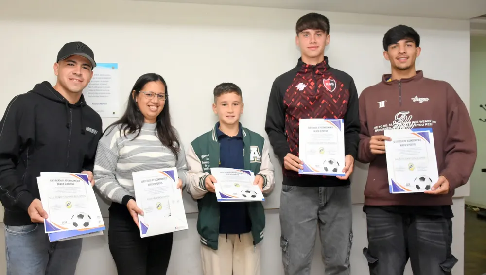 reconocimiento para jóvenes futbolistas beltranenses