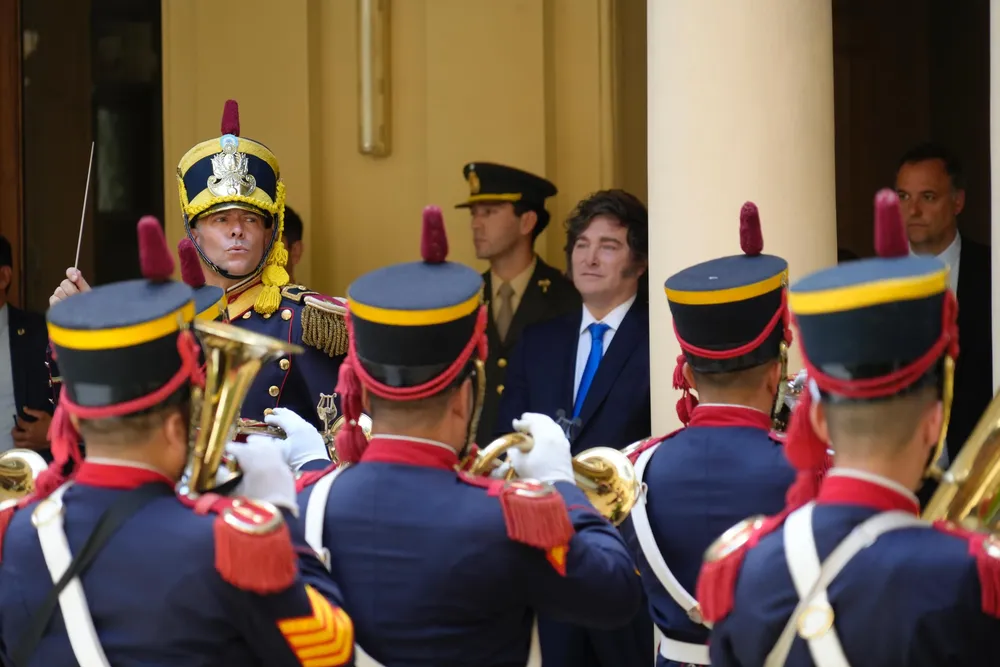 Milei y el Regimiento de Granaderos a Caballo