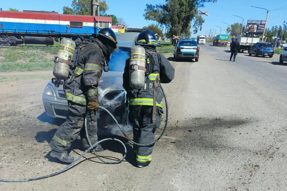 Auto incendiado Ruta A012