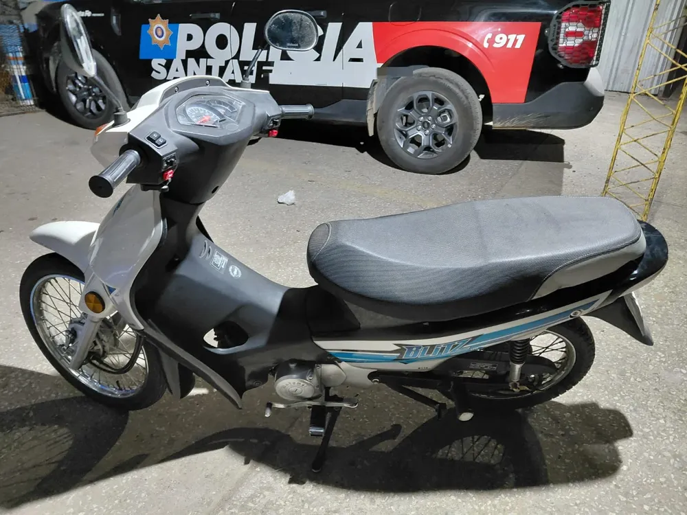 Recupero de una motocicleta y demora a un menor