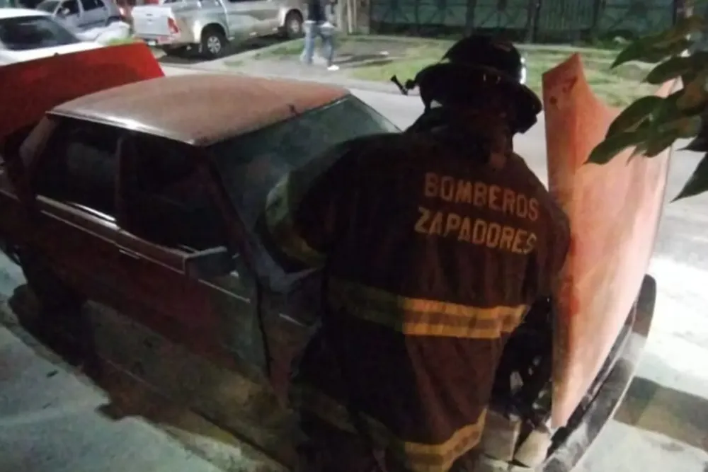 Auto incendiado en Ayohuma al 800